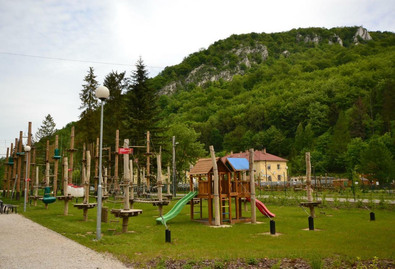 Smart Szallas Apartman Miskolc Luaran gambar